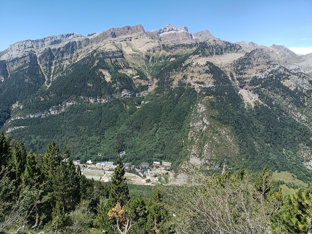 Vistas de Estiviellas desde la ruta de subida a la Caseta del Vasco