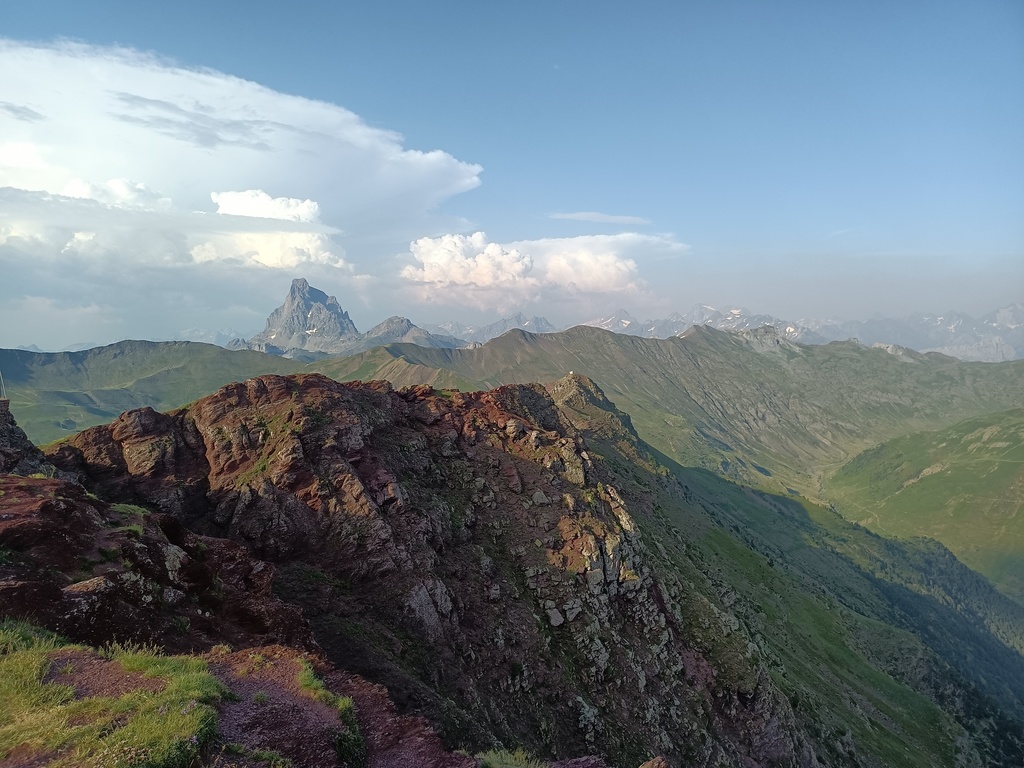 Vistas desde la cima de La Raca, dirección norte (Canal Roya a la derecha)